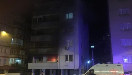 Babasıyla tartışan kişi evi ateşe verdi