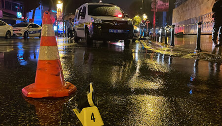 Bağdat Caddesi’nde hız yapan aracın çarptığı yaya hayatını kaybetti