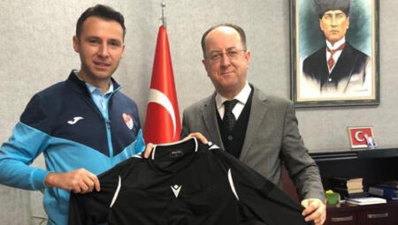 Sınıf öğretmeni Süper Lig yardımcı hakemliğine yükseldi