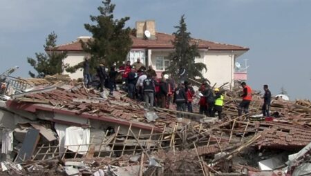 5.6 şiddetindeki depremde can kaybı haberi geldi