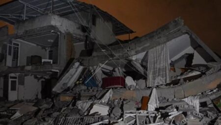 Eşya aldıkları hasarlı bina Hatay depreminde yıkıldı! 3 kişi enkaz altında