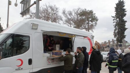 Türk Kızılay psikososyal destek ekiplerini deprem bölgesine yönlendirdi